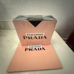 Prada Paradoxe