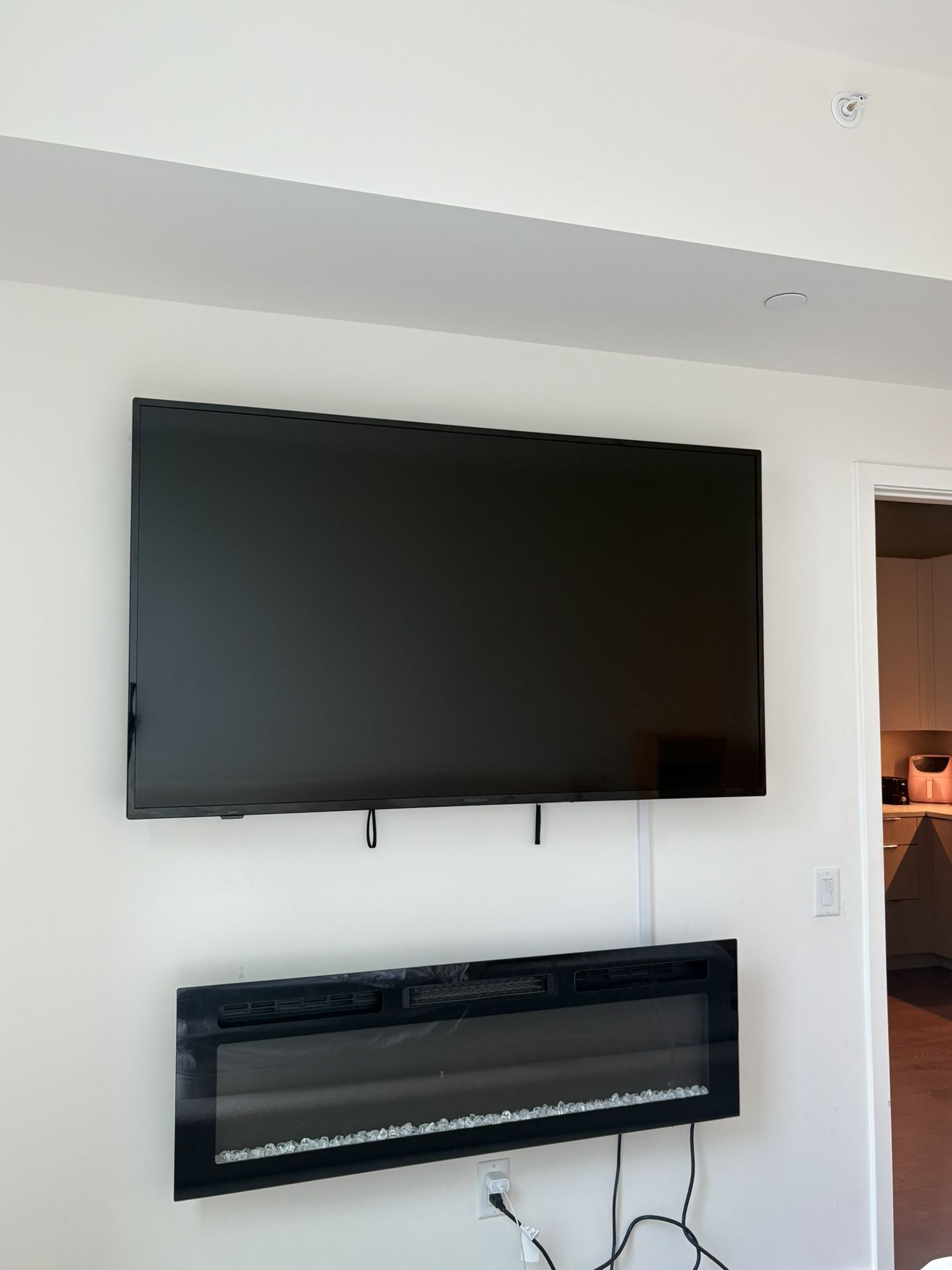 65” INSIGNIA TV NEW