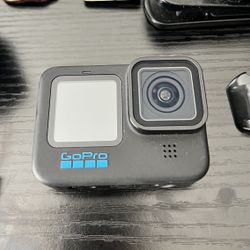 GoPro 10 black w/ Accessories 