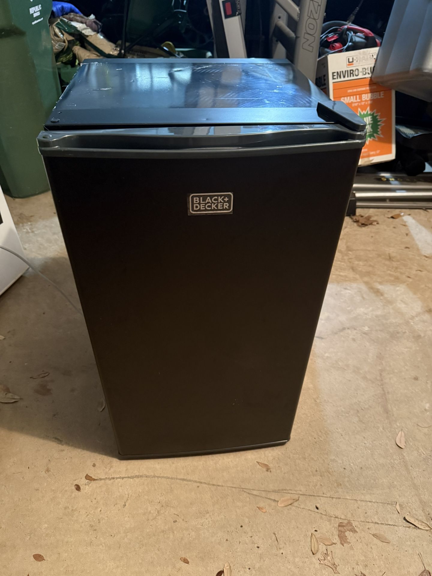 Mini fridge 