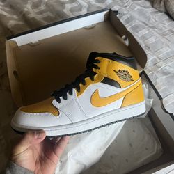 Jordan Retro 1 Mid 