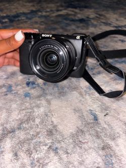 Sony Nex-7 Mirrorless Camera with Lens