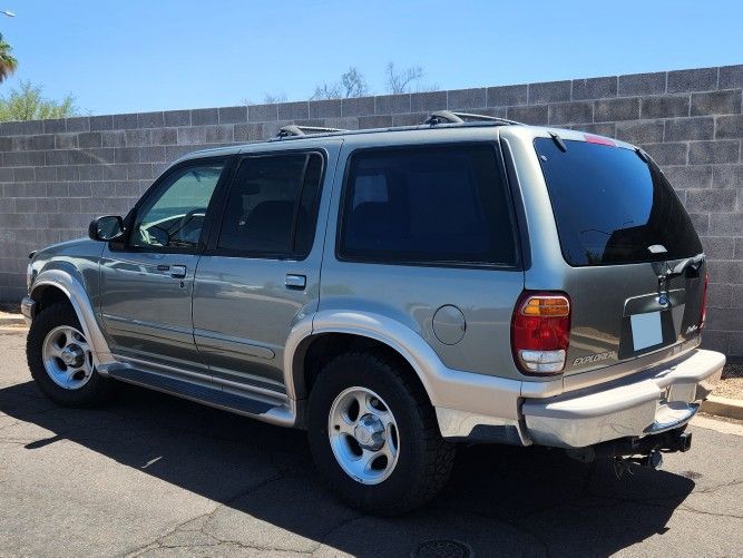 2000 Ford Explorer