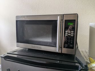 BLACK and DECKER 0.7 cu ft 700W Microwave