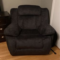 Plugged In Reclining Chair 