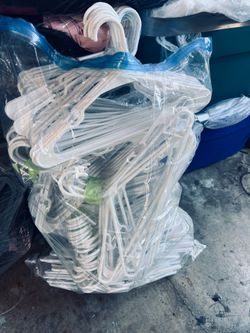 White adult plastic hangers 200 / bundles of 20