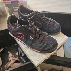 Women's Size 10 Suede Pumas