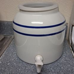 Water Dispenser Like New Pickup Between 2;00-10:45 Pm Rainbow/charleston Cash Only Price Is Firm Read Description 