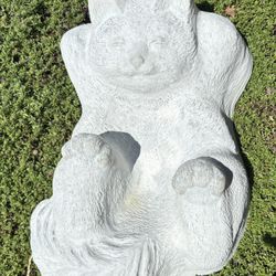 Concrete Relaxing Bird Feeder