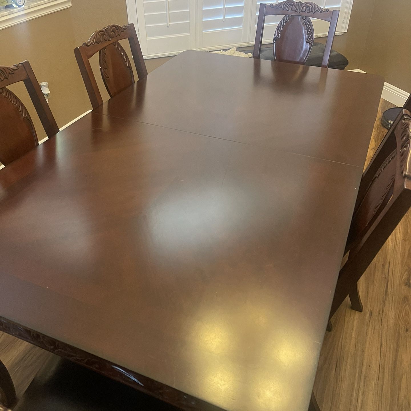 Dining Room table + 6 Chairs + Leaf - Great Condition 