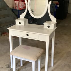 Vanity Table w/Stool  $60