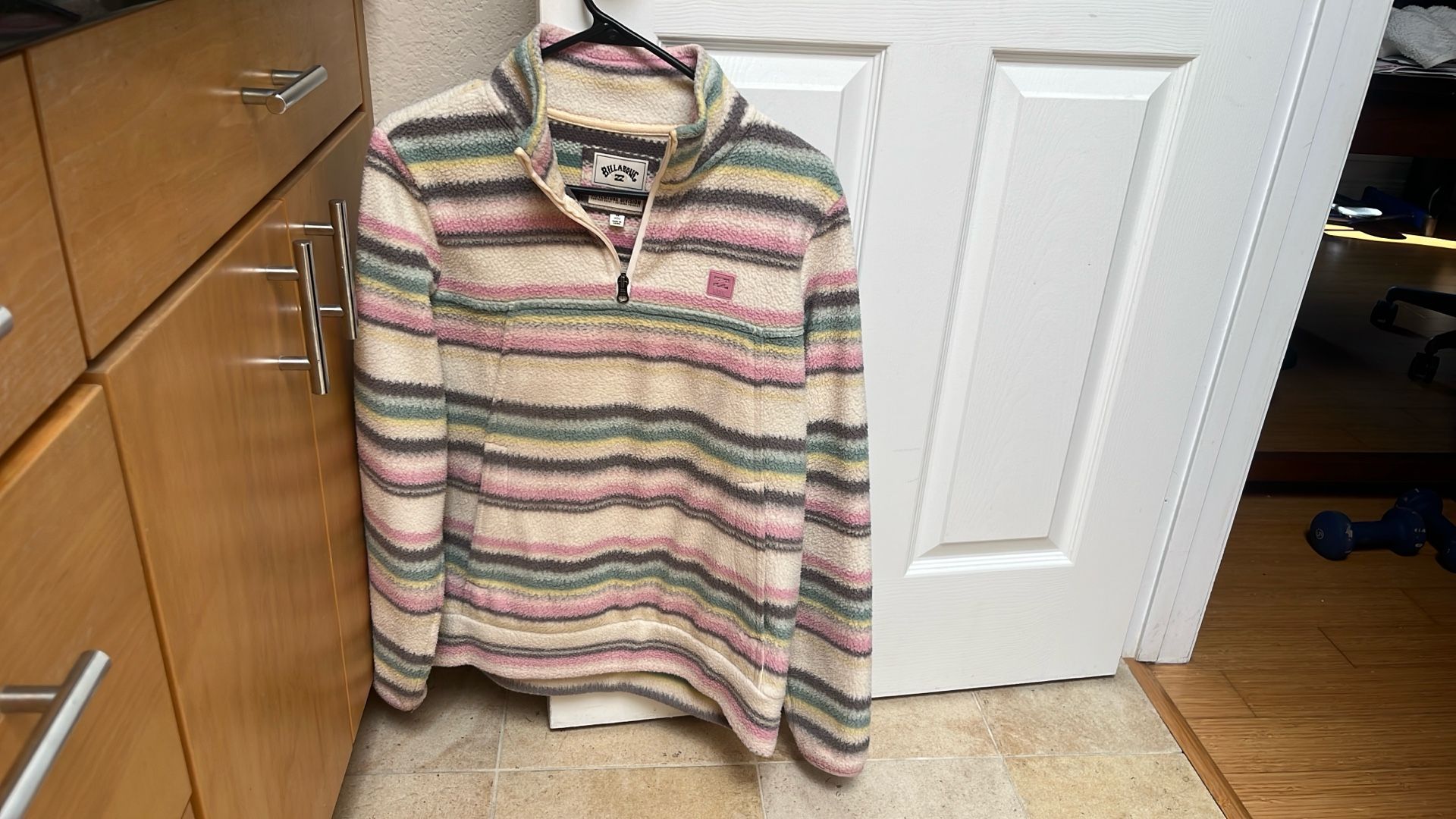 Women’s billabong sweatshirt