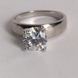 NEW WOMENS RING SIZE 6