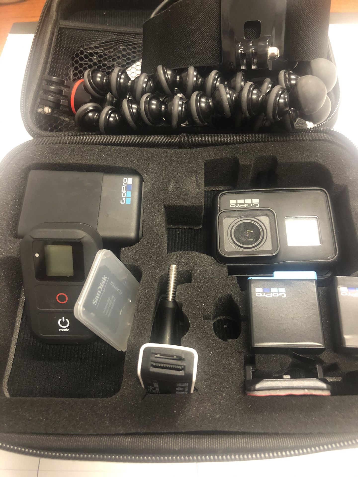 GoPro Hero 7 Black batteries, Dual battery charger, usb, scndisk, Jobe tripod, head carrier and case