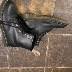 Ladies Size 10 Dr Martens Black Boot