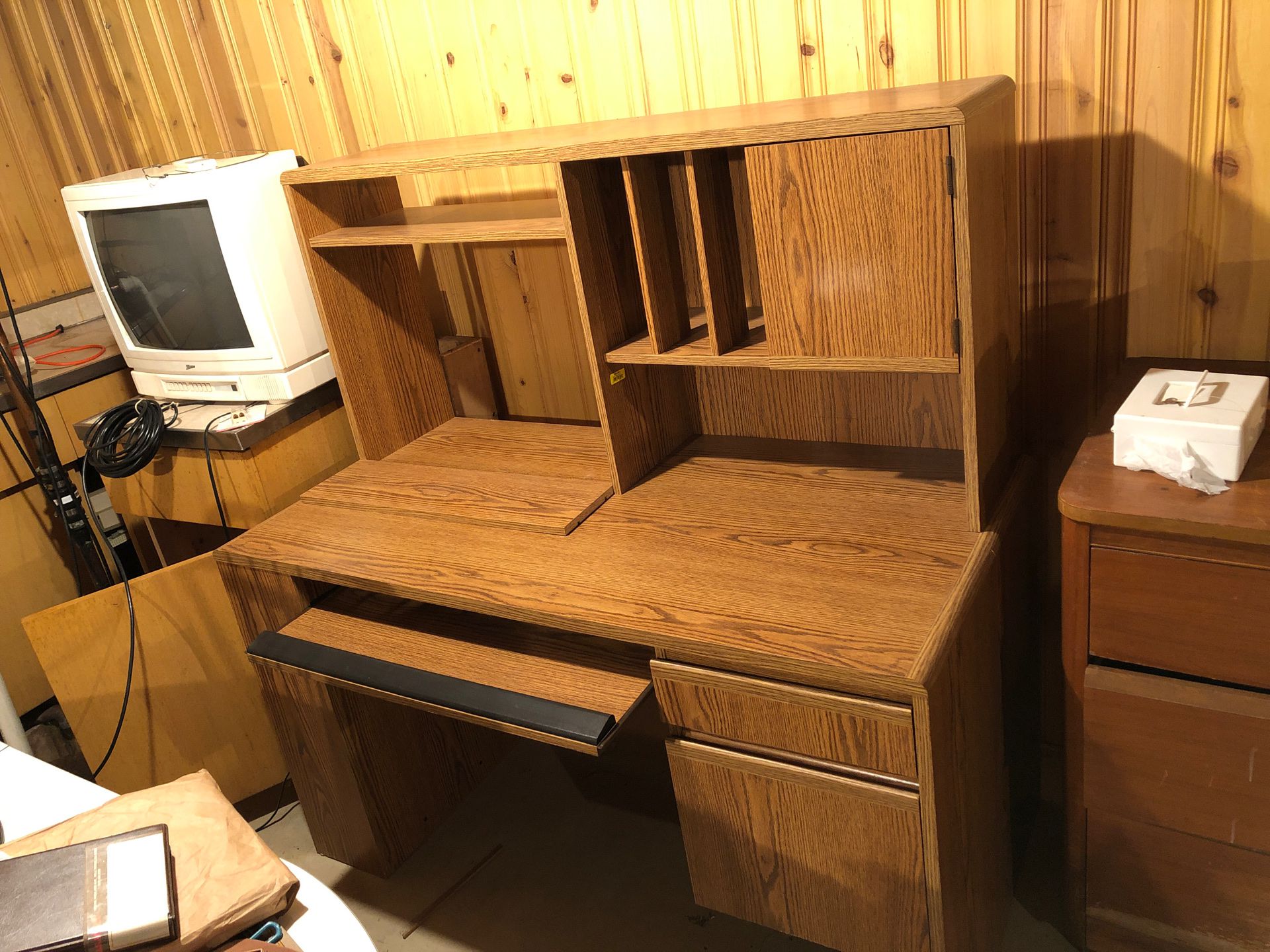 Office/ computer desk and hutch