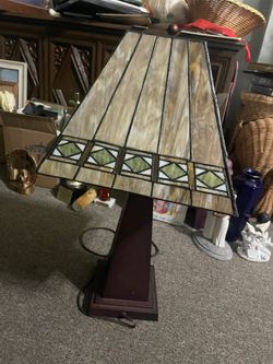 Tiffany Style Stained Glass Lamp 