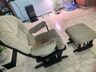 LIKE NEW Glider Rocking Chair with Matching Ottoman – Super Comfy
