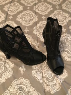 Women’s size 11 black bootie