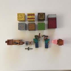 Minecraft Horse + Saddle 1 Minecraft Pig + Saddle 1 Minecraft Bed 1 Crafting Bench 2 Minecraft Hay Blocks 1 Minecraft Pickaxe 1 Minecraft Sword 1 Mine