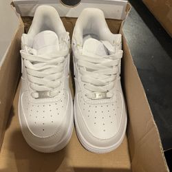 Nike Air Force 1 - Kids Size 6