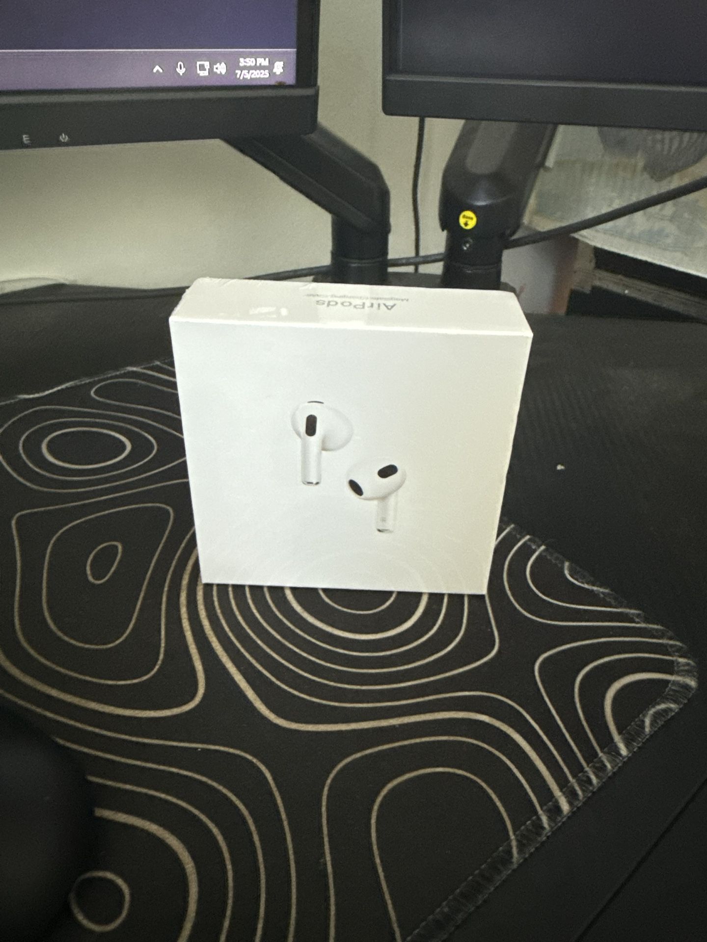 3rd-Gen Bluetooth Earbuds w/ Charging Case, Excellent Condition-MEET UP ONLY NEW YORK CITY