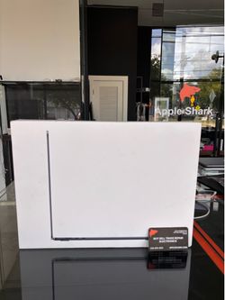 MacBook Air 15” M5 Chip 16GB Ram 512SSD Sealed in the box! We offer financing.
