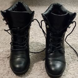 G By Guess Combat Boots. In extremely good condition with minor flaws on  heels. Size 6 1/2, color, Black. 