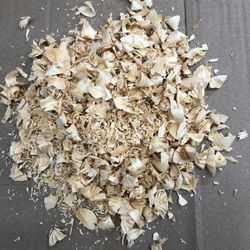 Free Kiln Dried Red Pine Wood Chips