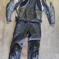 DAINESE Motorcycle Jacket And Pants (Suit).