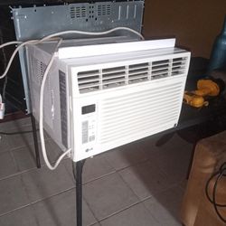 LG Ice Cold Window AC Unit For Sale In Pine Hills
