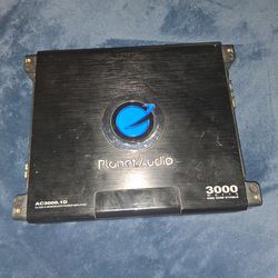 Planet Audio 3000 Watt Car Amp $ 40