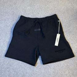 Essentials fear of God shorts size M