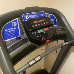 Horizon Fitness T101 Treadmill for ale