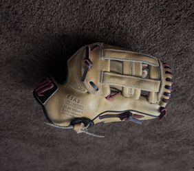 Marucci 11.5 Capitol Series Glove