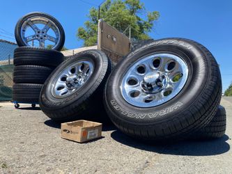 Chevy and gmc wheels 265/70/17” Goodyear