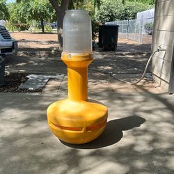 Yellow wobbly light