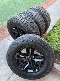 Chevy silverado rims 18 275/65/18 like new