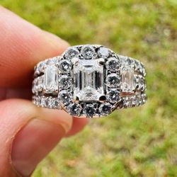 Elegant 14K White Gold Ring – 2.99 ct Total – Certified Center Natural Diamond 0.61 ct (F/SI2 – GSI)