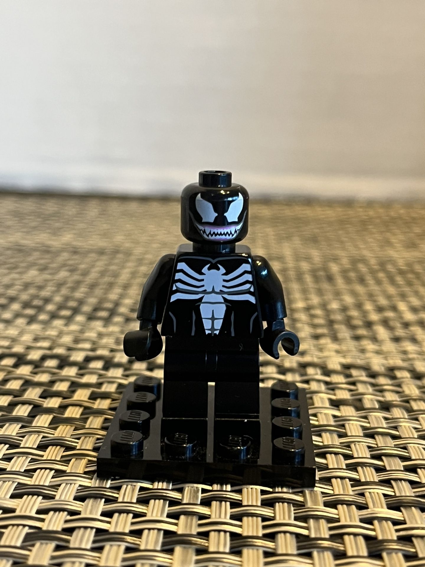 LEGO - Super Heroes - Spiderman - Venom Minifigure - sh113