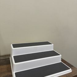 Strainer, Food Scale, Measuring Spoons, Can Opener, Ice Cream Scoop, Peeler,oven Mit, Scissors, Cutting Boards, Utensil Tray& Utensils, Cheese Grater 