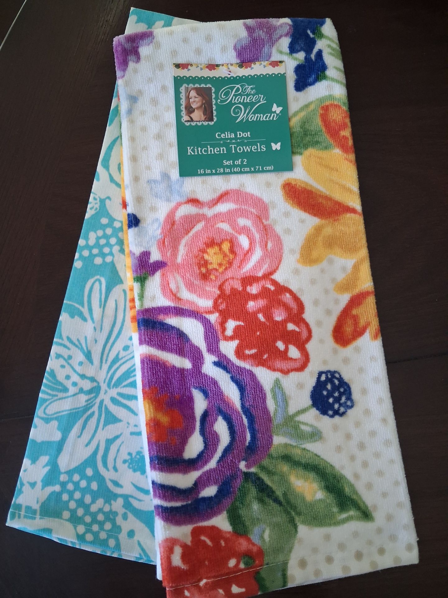 Pioneer woman "Celia dot" kitchen Towel set