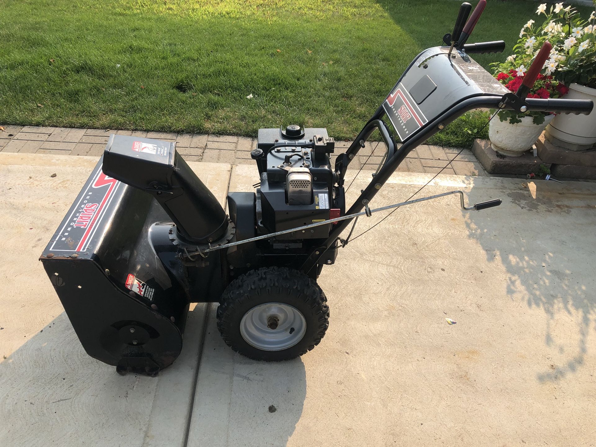 Spirit snow blower 8hp 27” path for Sale in Bolingbrook, IL OfferUp