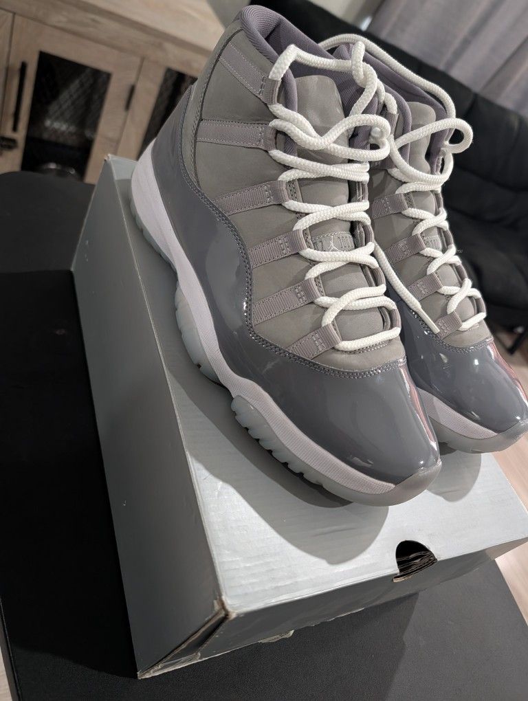 Cool Grey Jordan 11s. Sz 11