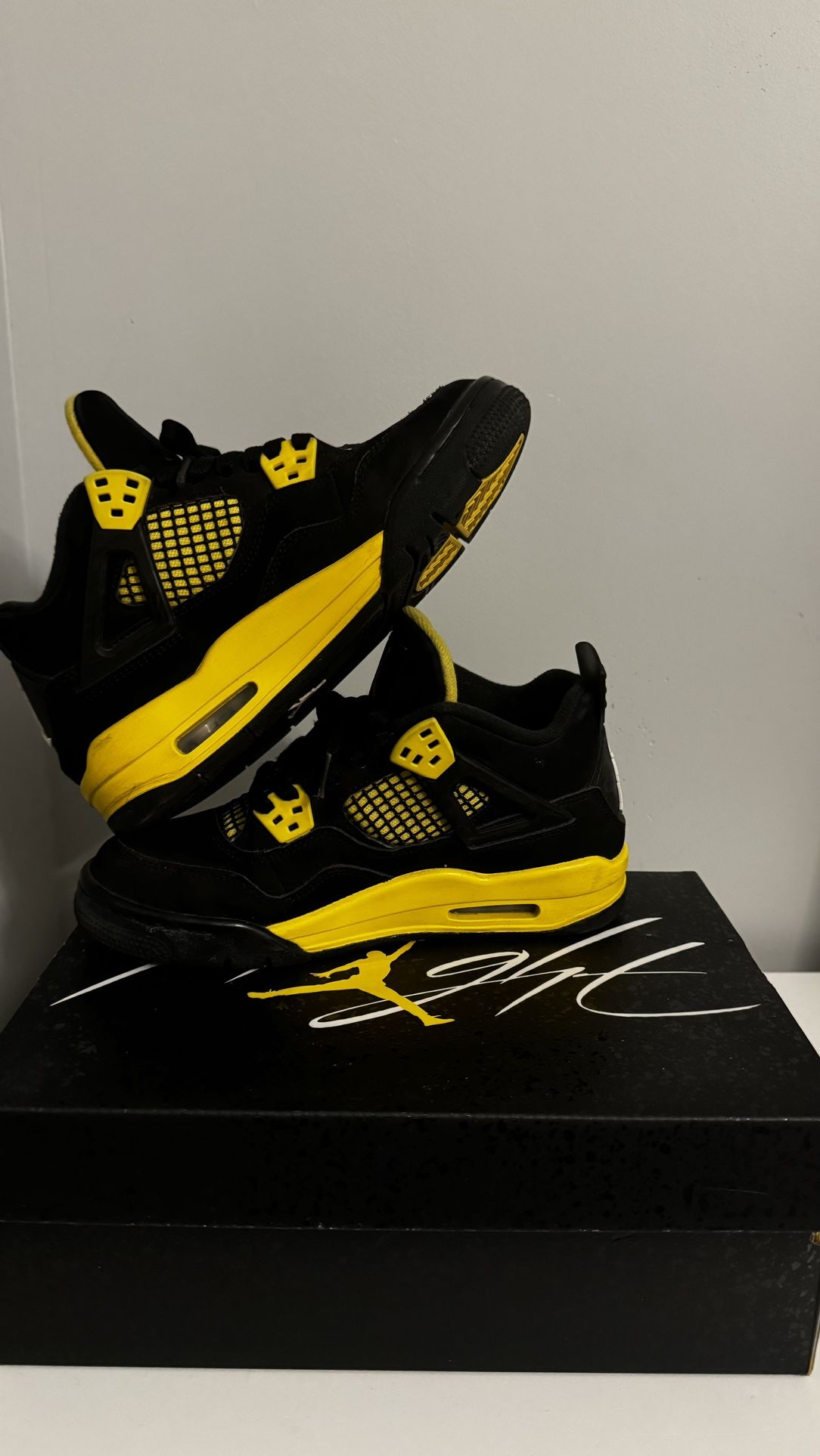 Air Jordan 4s Thunder
