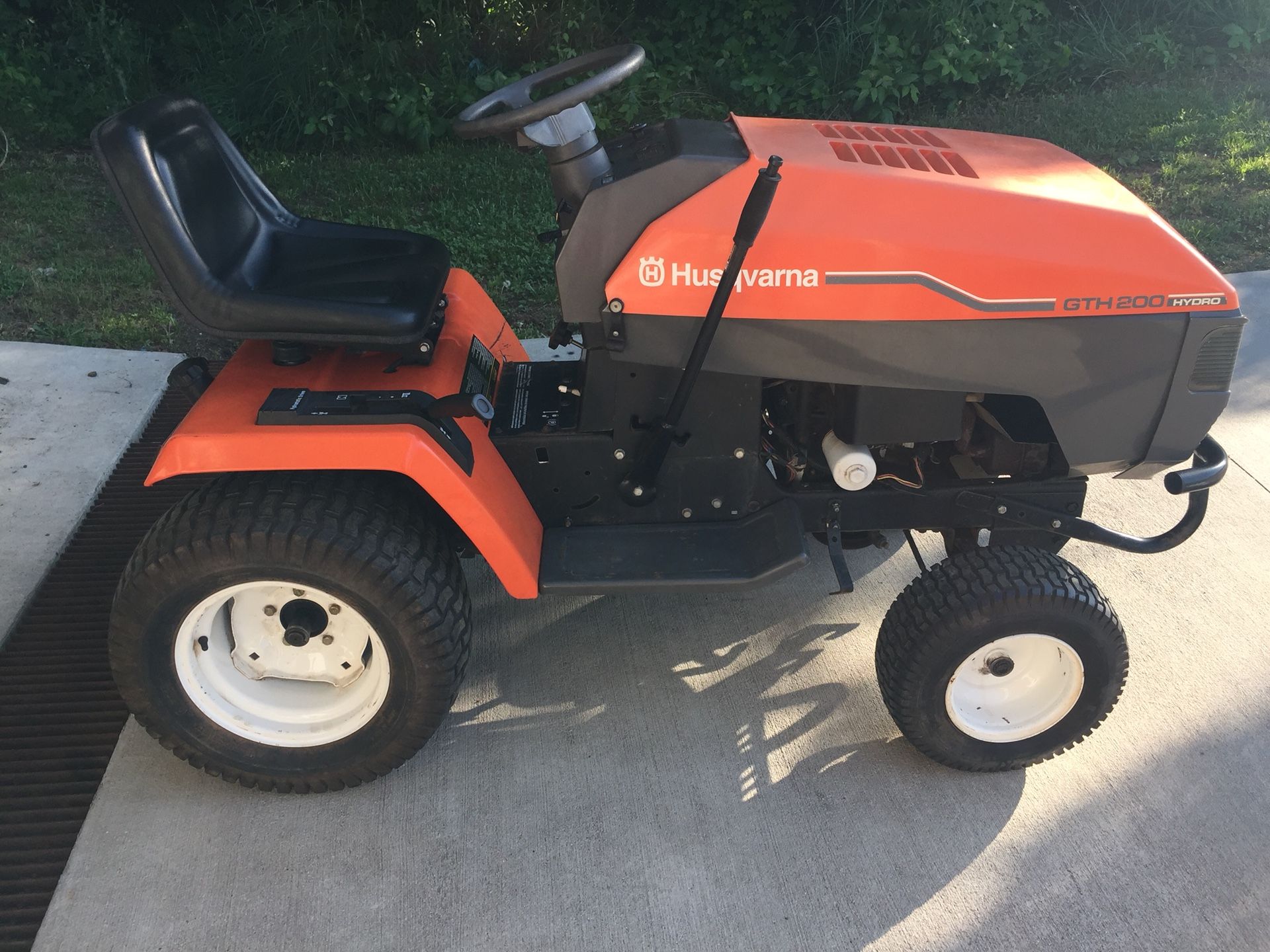 Husqvarna GTH 200 Commercial Lawn Tractor. Powered by a powerful Kohler Magnum 20 twin cylinder engine. Rust free 50in deck. No leaks, No pr