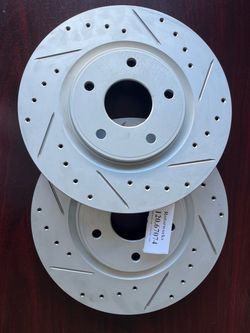 Chrysler Voyager 20-26 Front Drill Slot Geomet Rotors Ceramic Pads