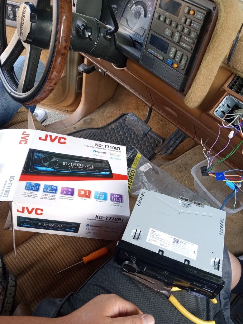 Amp And Car Stereo Installs Mobil