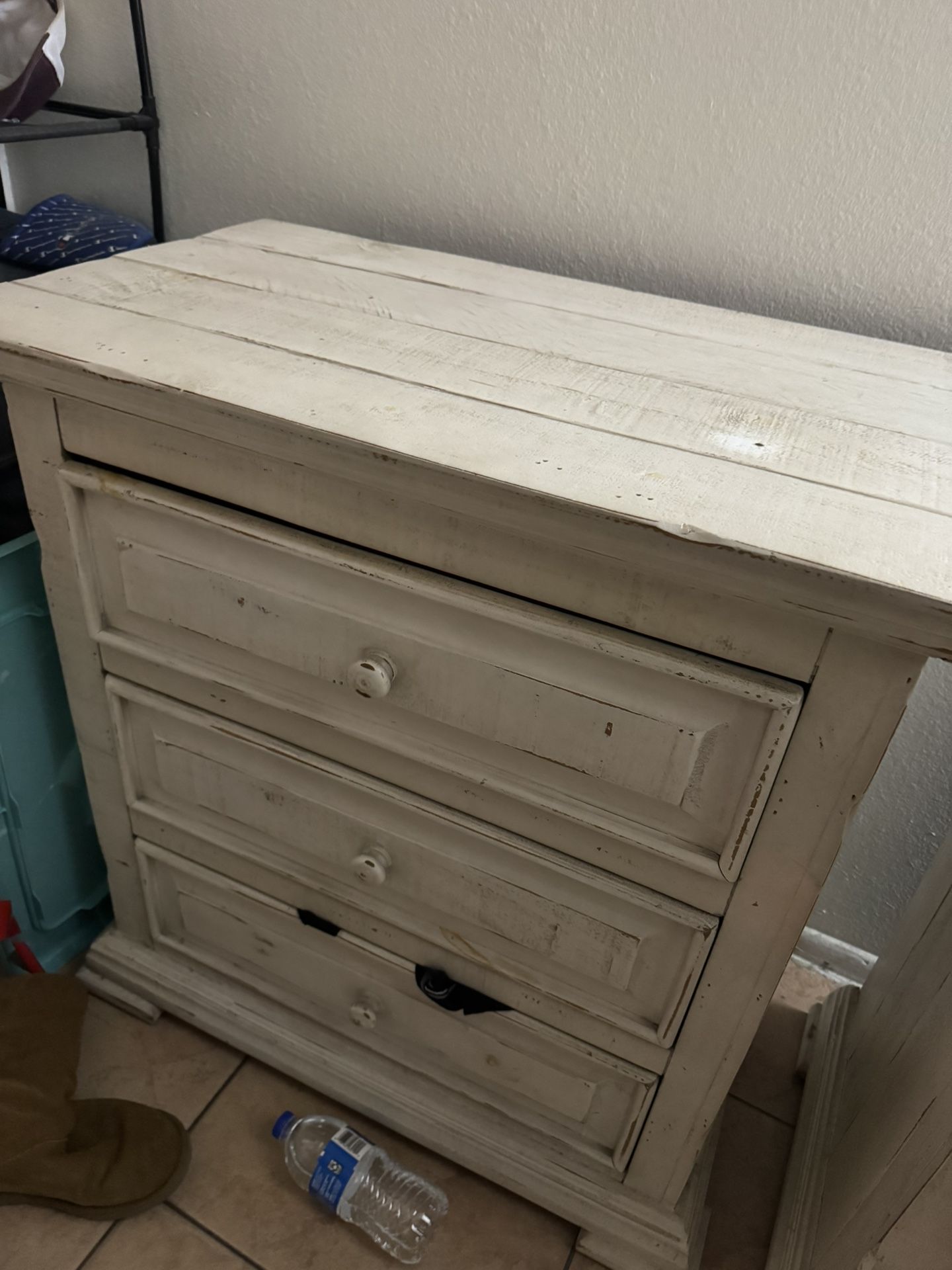 Isabella King Size Bed With 2 Night Stands 