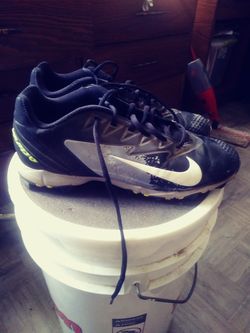 Nike baseball cleats youth size 8 1/2